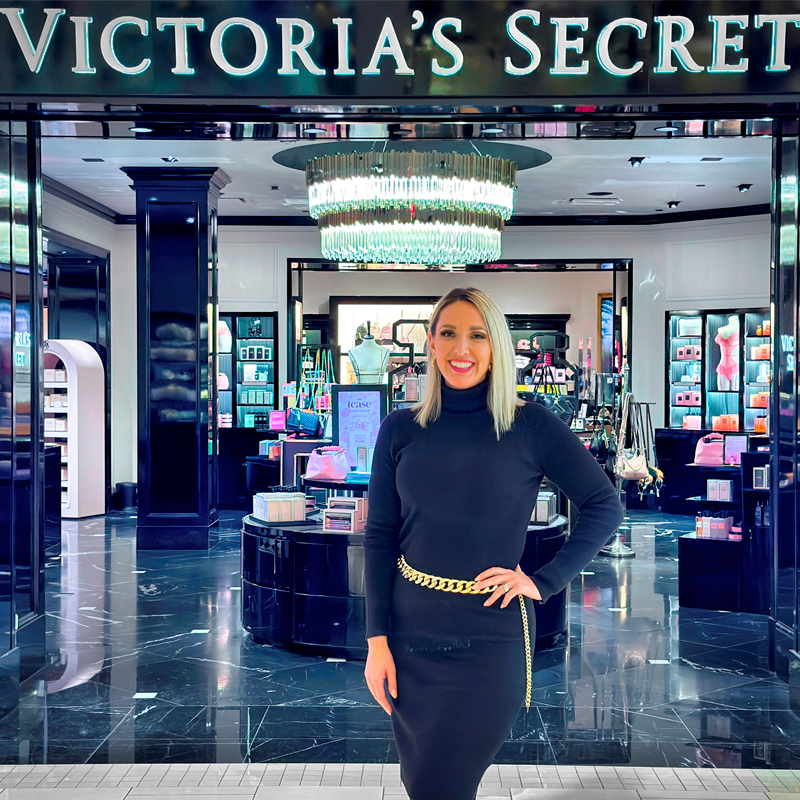 Victoria´s Secret store manager - Aventura Mall