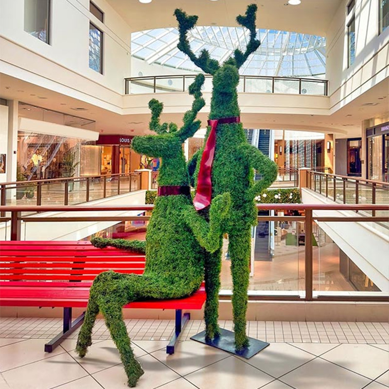 Santa Reindeer Benches at aventura mall