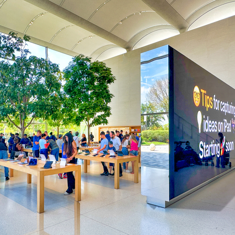 Apple events at Aventura mall