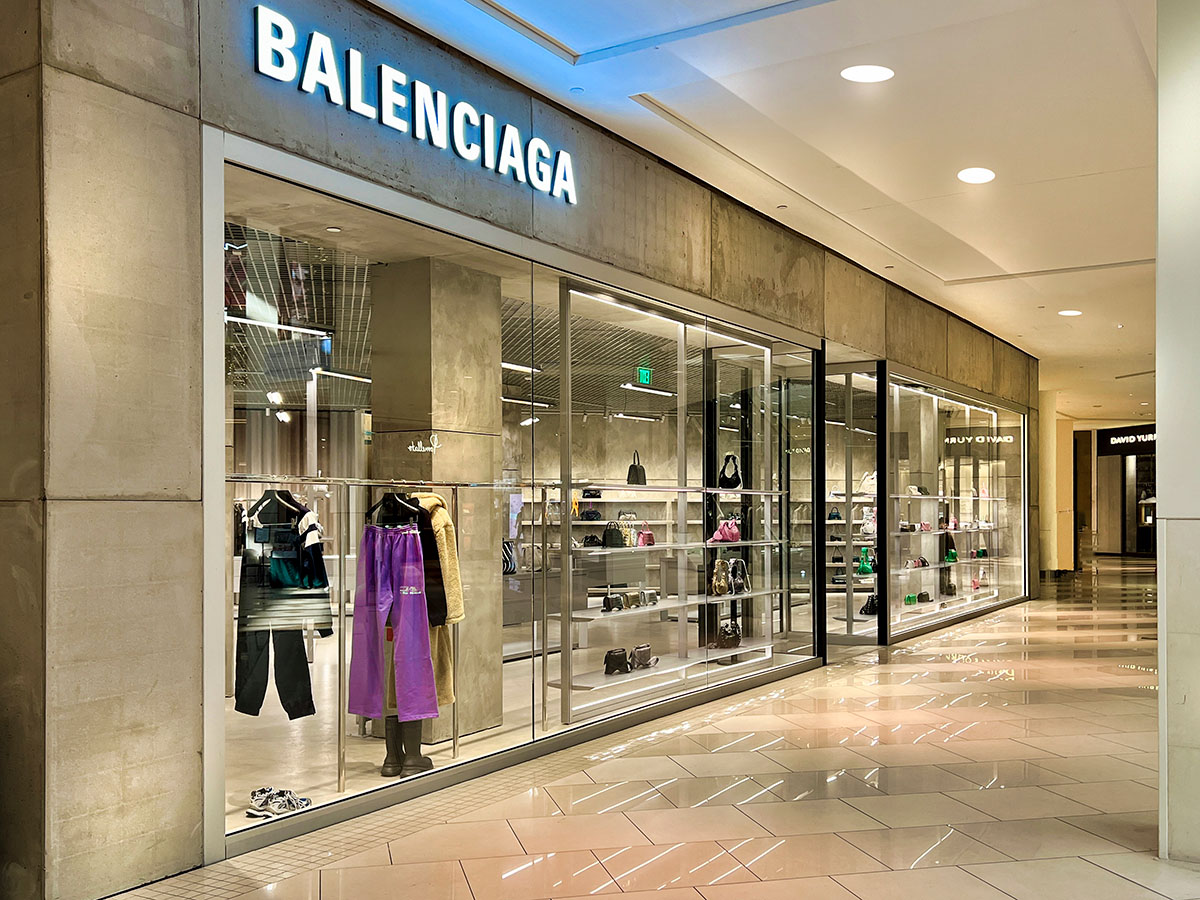 Balenciaga aventura mall