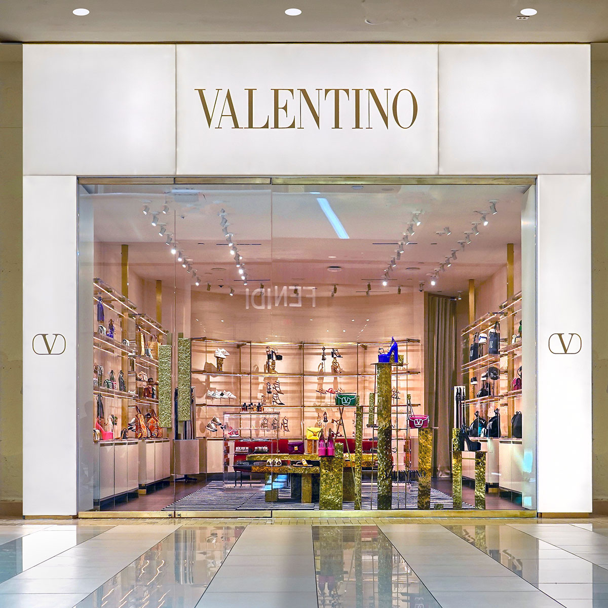 Valentino aventura mall