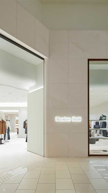 Massimo Dutti shop entrance