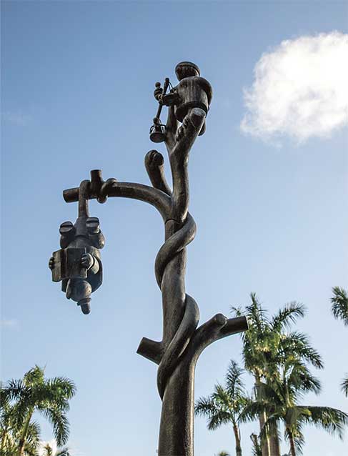 Arts pieces at Aventura Mall