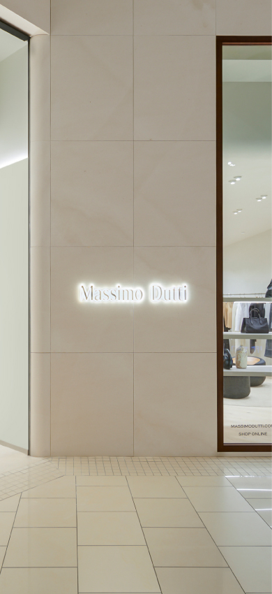 Massimo Dutti store at Aventura Mall