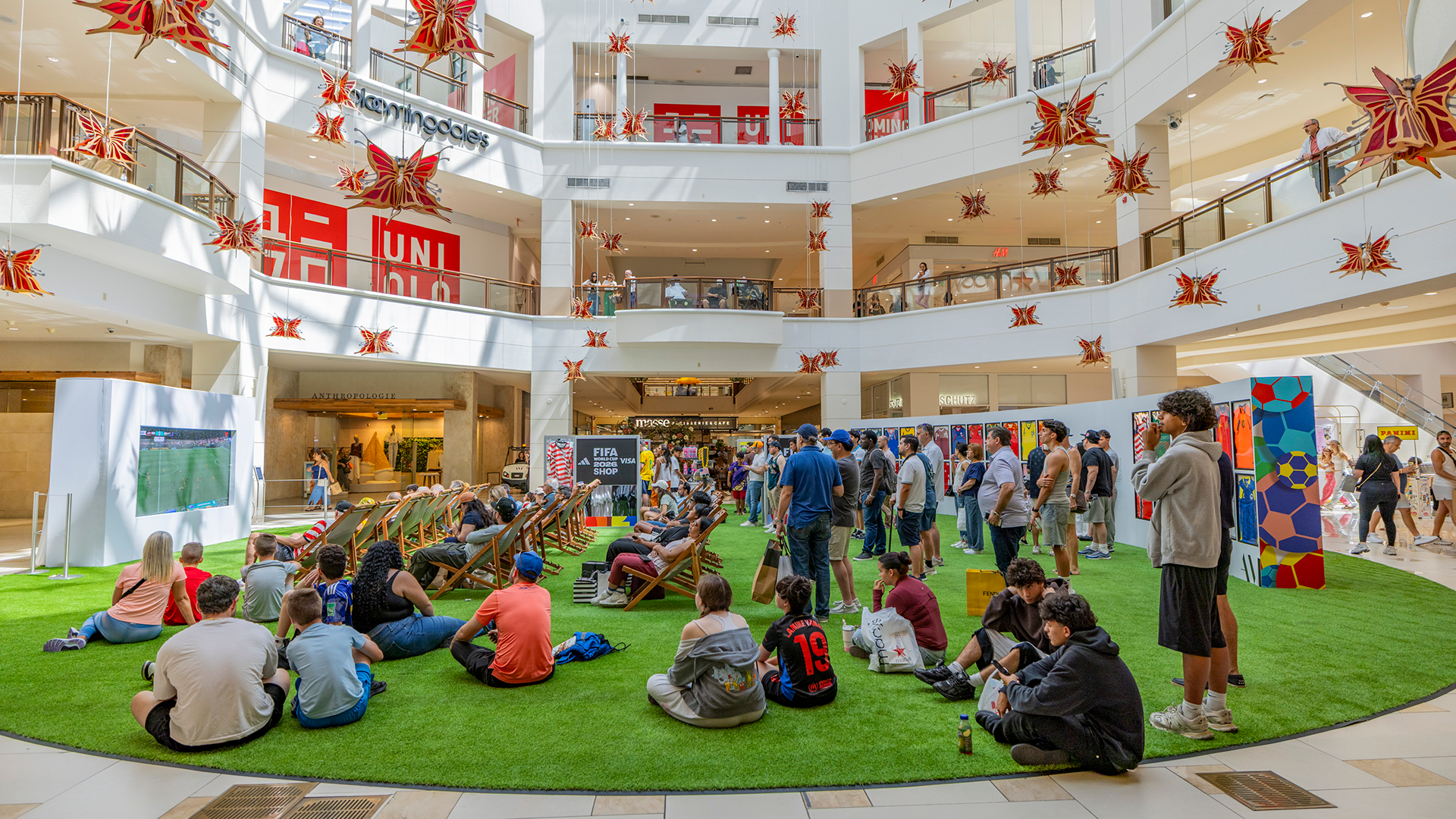 Viewing Lounge at Aventura Mall