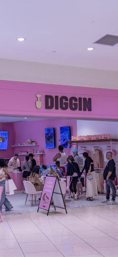 Diggin at aventura mall