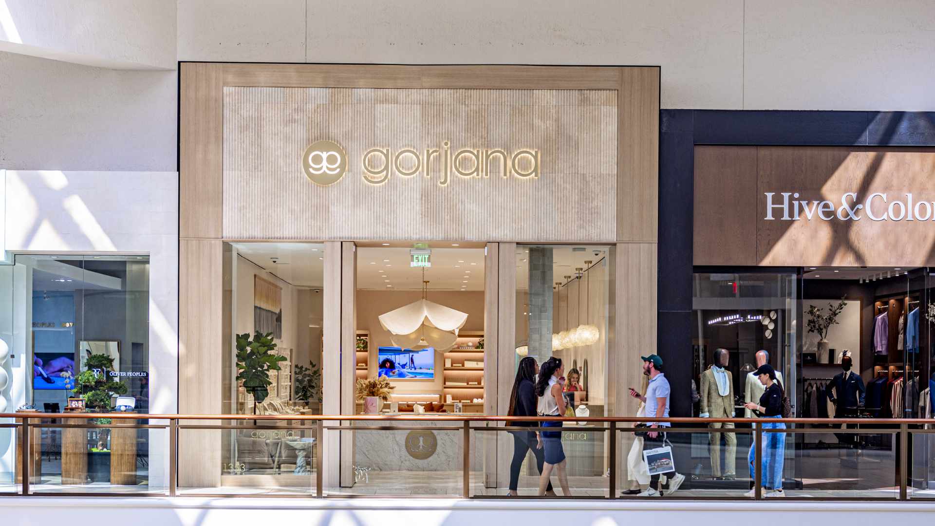 Gorjana aventura mall